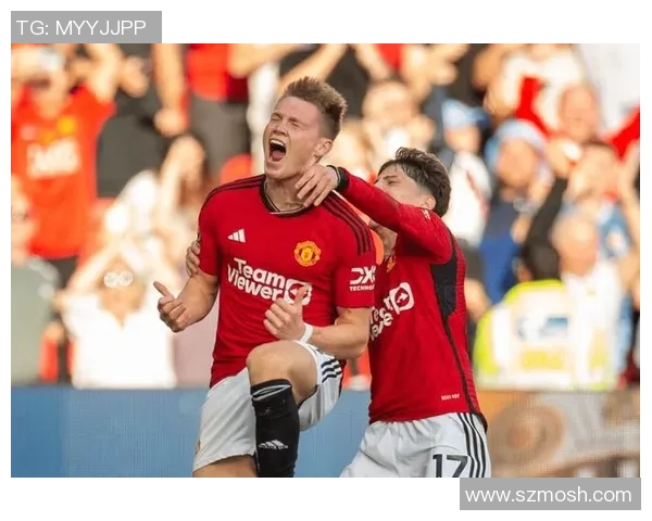 足坛巨星激情瞬间两大男人当众亲嘴震惊球迷热议不断